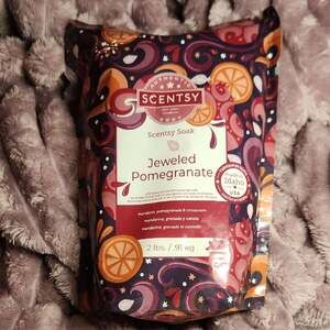 Scentsy Jeweled Pomegranate Bath Soak - Red and Purple